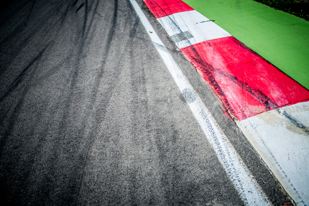 30 cars on track for the 4 Hours of Imola