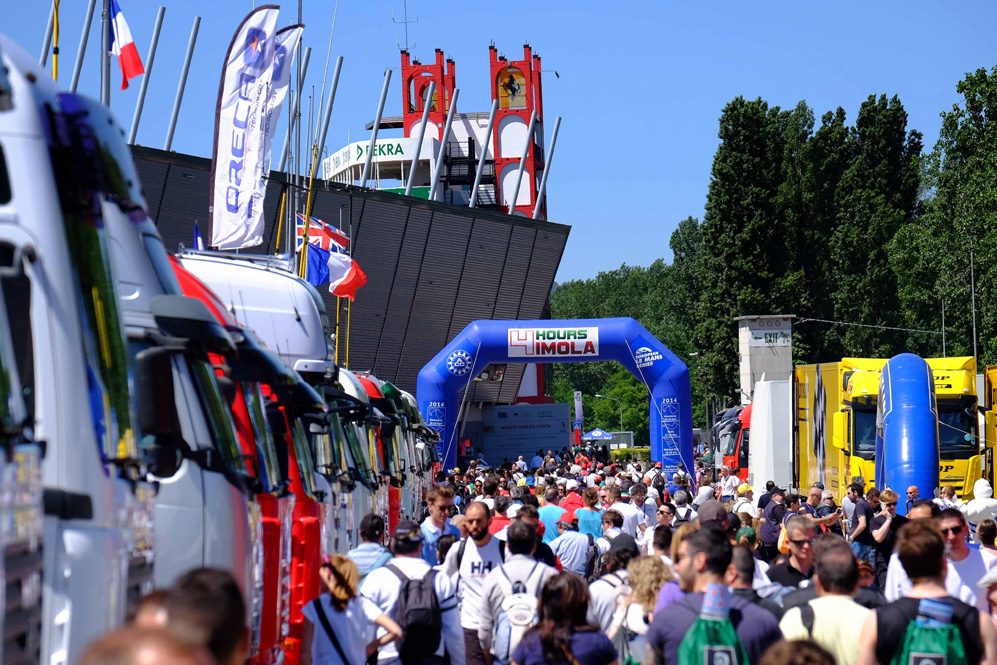 Race Fans Enjoy Italian Sunshine at Imola