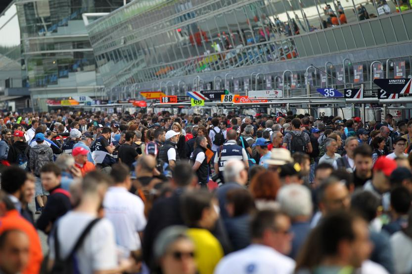 Les fans en nombre lors du pitwalk à Monza