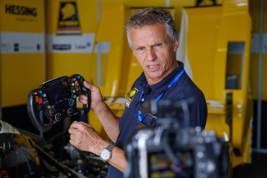 How it works: the steering wheel explained by Jan Lammers  (Video)