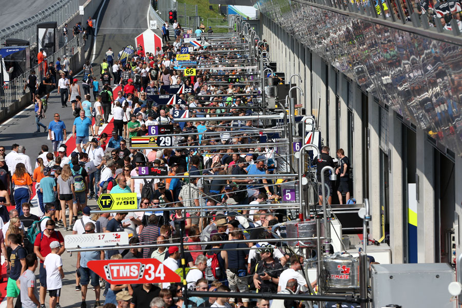 Sunny autograph session this morning in Austria