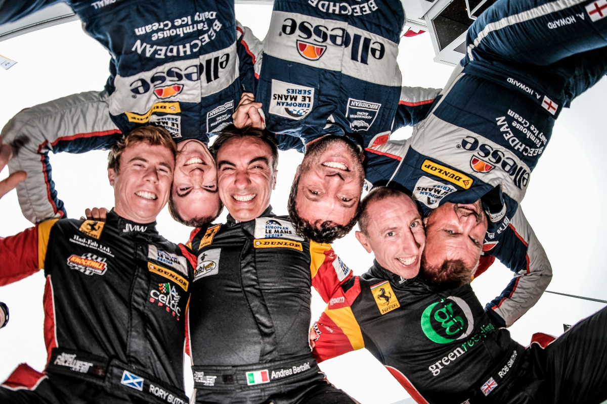 La mêlée pour le titre