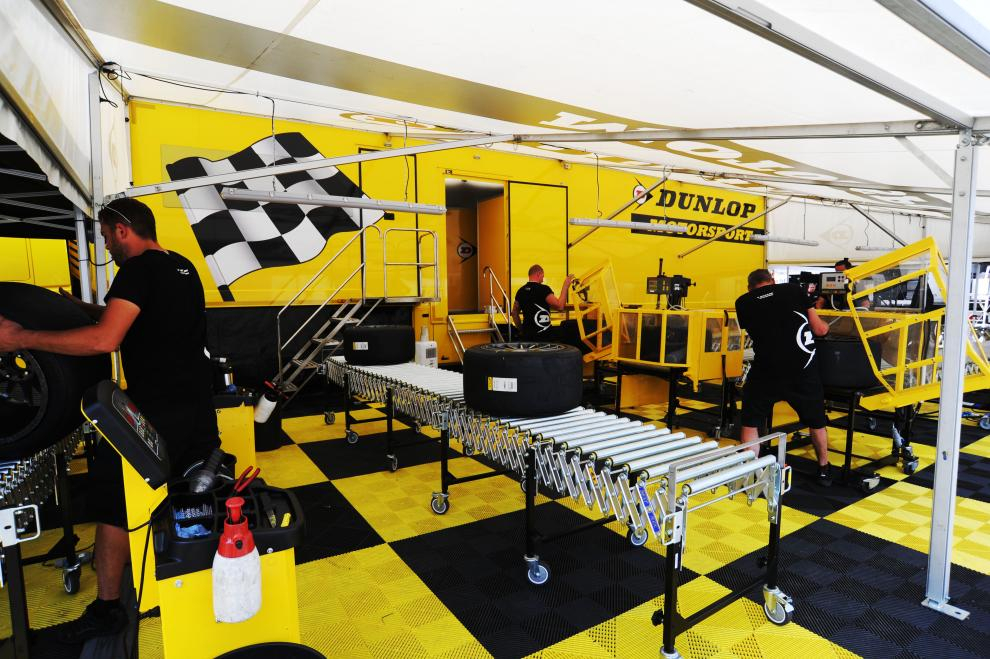 Dunlop: de l'usine à la piste