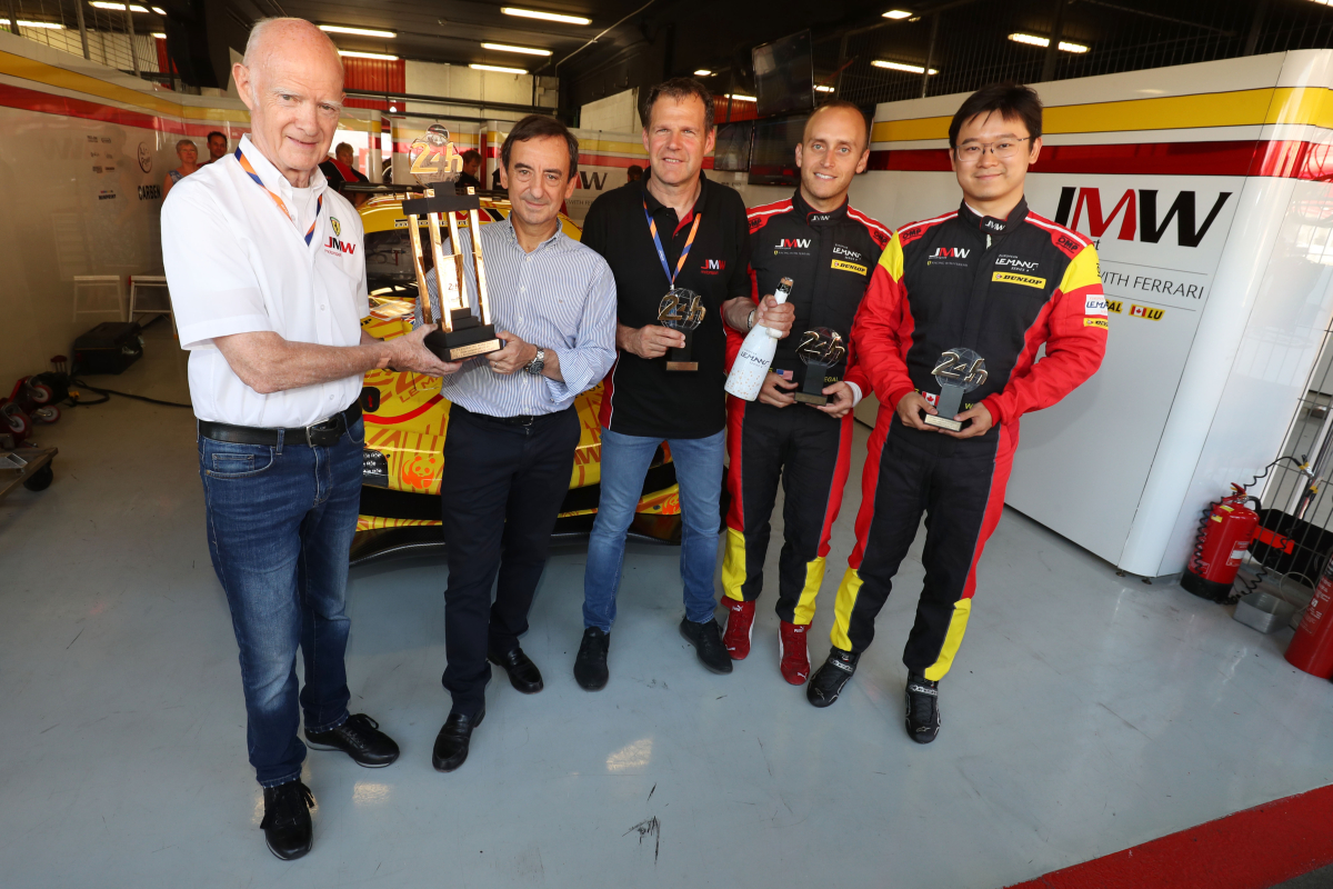 JMW Motorsport receives its 2019 24 Hours of Le Mans trophy!