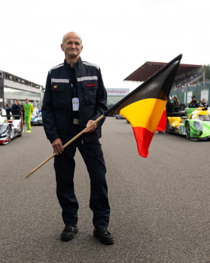A special guest for the green flag at Spa-Francorchamps. 🧑‍🚒🇧🇪 Last weekend, the @circuit_spa_franco