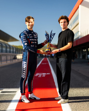A special moment in Portugal. ✨ Each year, the final poleman of the season receives the Paulo Pinhei