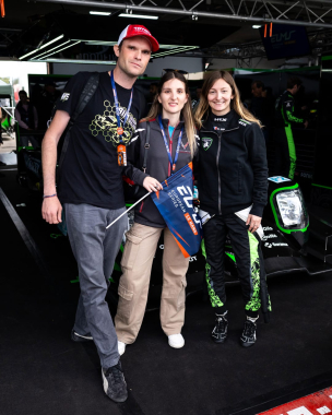 A very special moment for our two fans with @dorianepin. ✨ The two lucky winners of our garage tour 