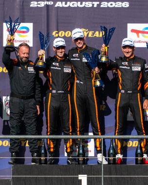 First win of the season - and @grracinguk is back in the LMGT3 title fight! 🔥 Michael Wainwright, Lo