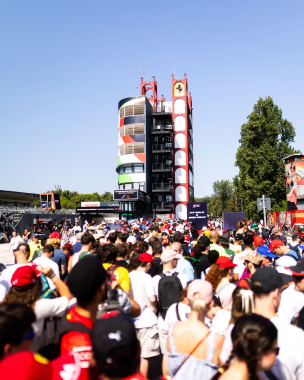 Grazie Mille to our passionate Italian fans for an incredible pitlane walkabout at Imola 🙌 You guys 