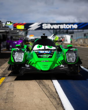 There’s nothing quite like the Silverstone atmosphere. ✨ Setup is almost done, and tomorrow the cars
