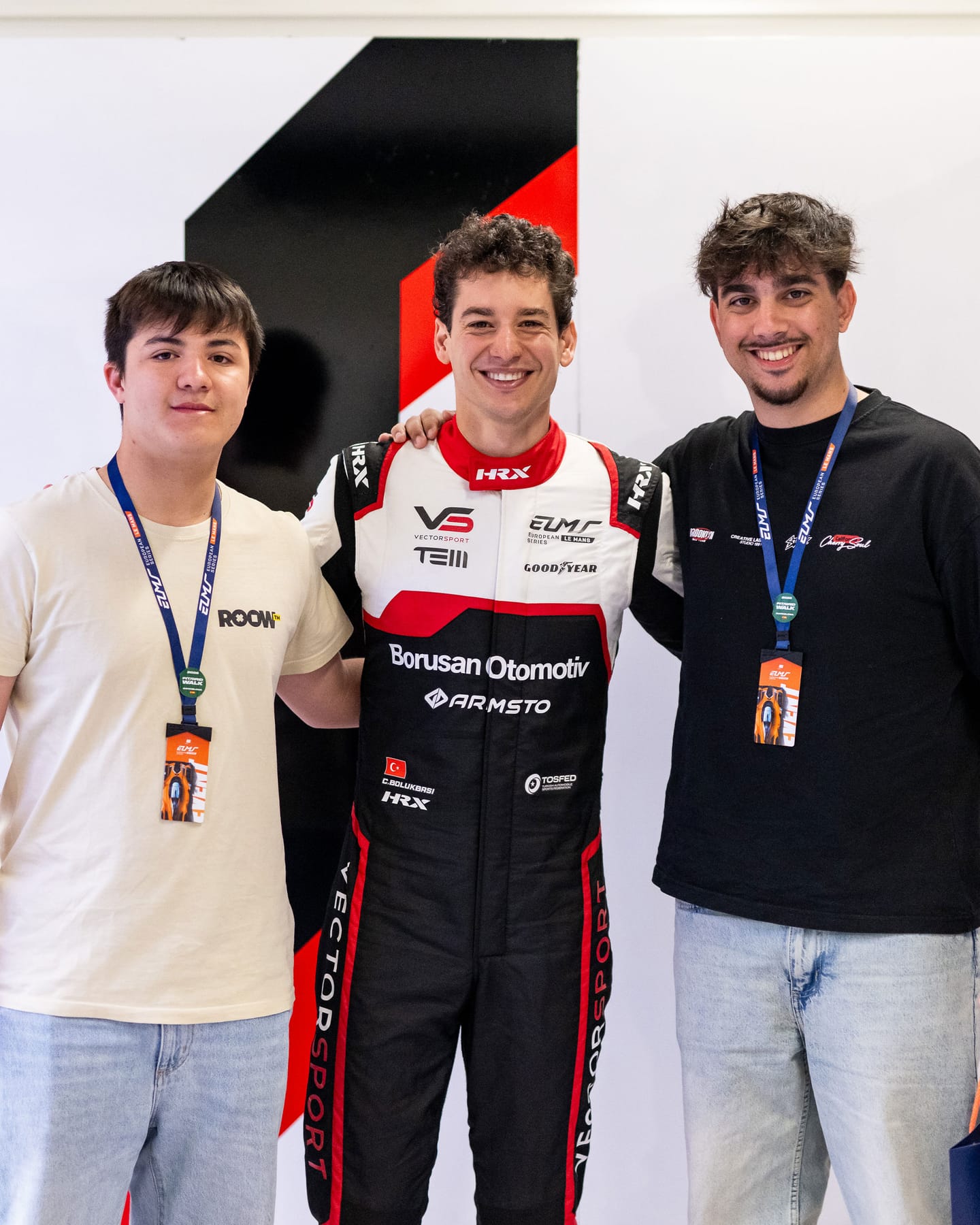 Behind the scenes with @cembolukbasi 🌟 Two fans experienced an unforgettable garage tour with @vecto